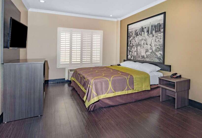 مُتل Super 8 By Wyndham North Hollywood