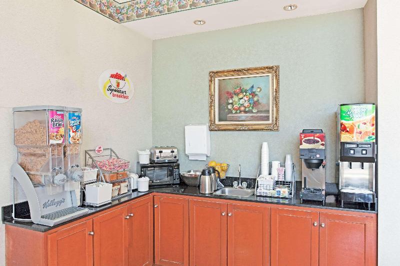 مُتل Super 8 By Wyndham North Hollywood