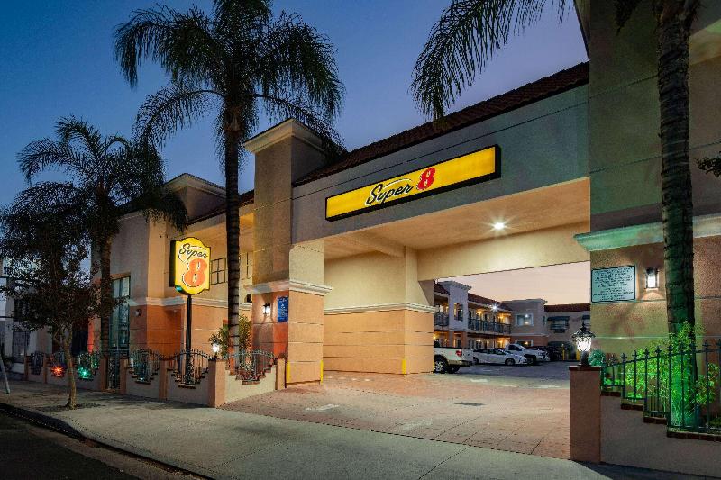 مُتل Super 8 By Wyndham North Hollywood