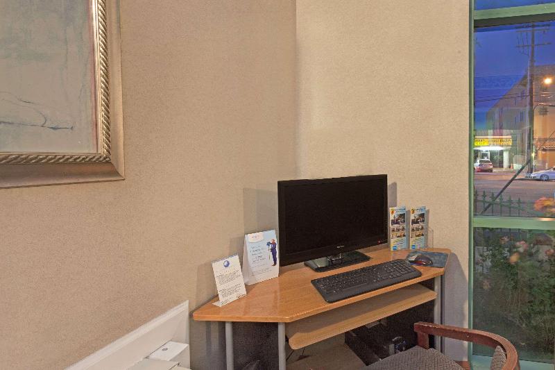 مُتل Super 8 By Wyndham North Hollywood