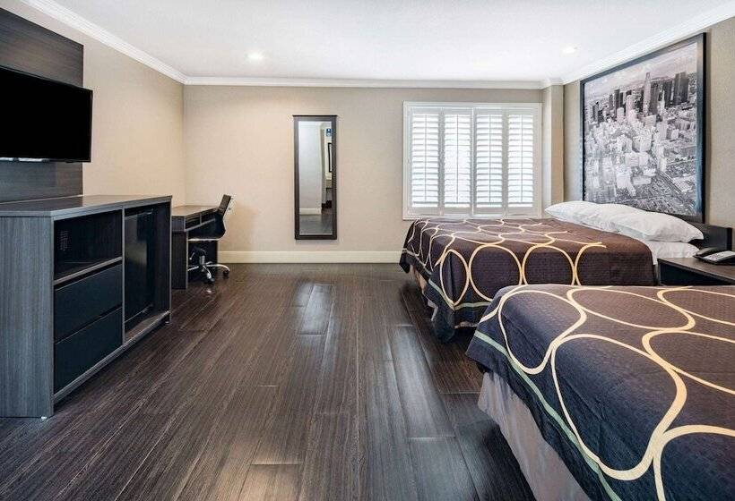 مُتل Super 8 By Wyndham North Hollywood