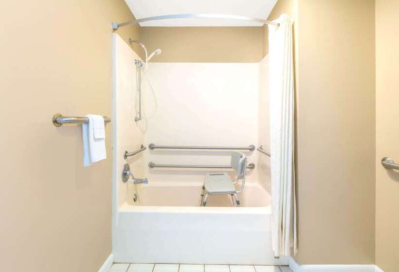 فندق على الطريق Super 8 By Wyndham Ocean Springs Biloxi