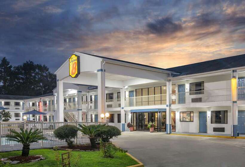 فندق على الطريق Super 8 By Wyndham Ocean Springs Biloxi