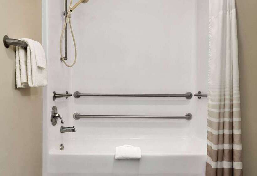 فندق على الطريق Super 8 By Wyndham Ocean Springs Biloxi