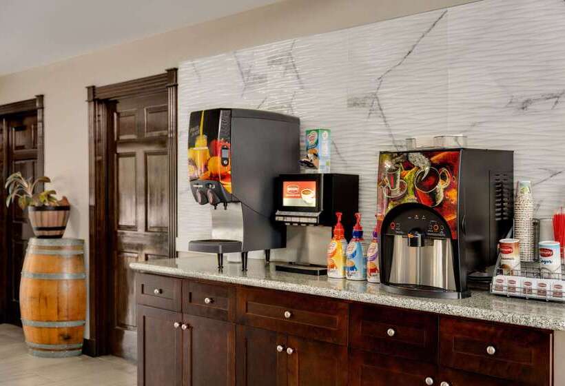 فندق على الطريق Super 8 By Wyndham Ocean Springs Biloxi