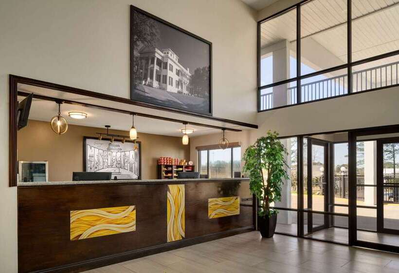 فندق على الطريق Super 8 By Wyndham Ocean Springs Biloxi