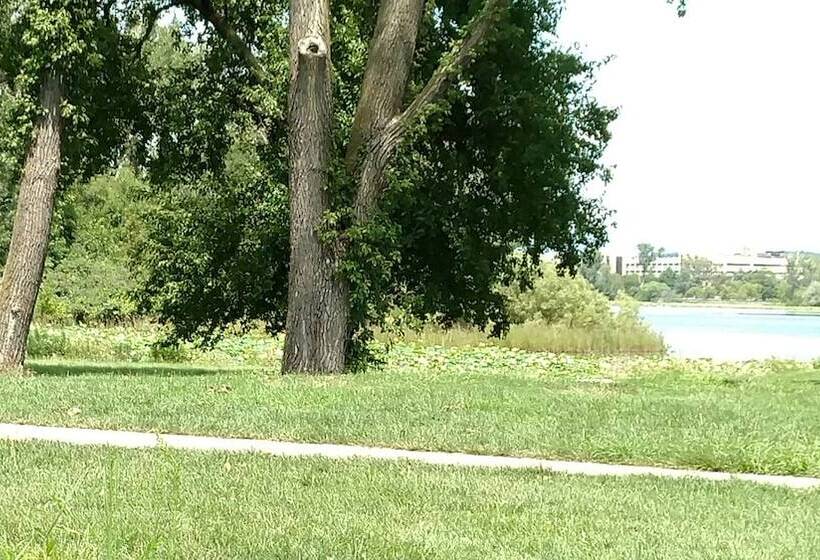 فندق على الطريق Super 8 By Wyndham Omaha Eppley Airport/carter Lake