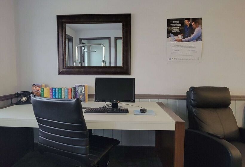 فندق على الطريق Super 8 By Wyndham Park Rapids