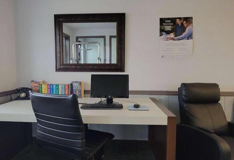 فندق على الطريق Super 8 By Wyndham Park Rapids