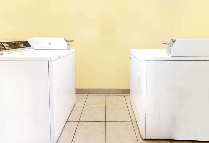 فندق على الطريق Super 8 By Wyndham Pine Bluff