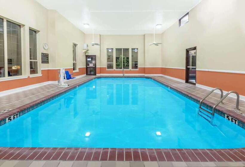 فندق على الطريق Super 8 By Wyndham Pine Bluff