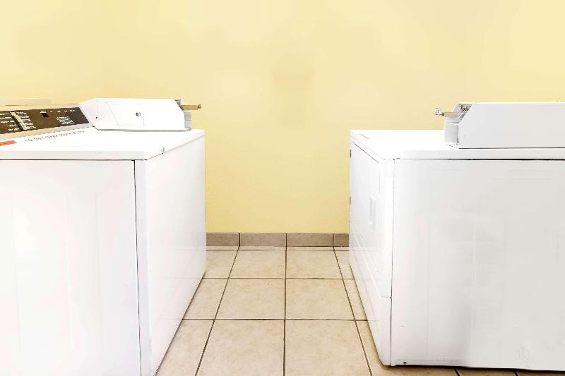 فندق على الطريق Super 8 By Wyndham Pine Bluff