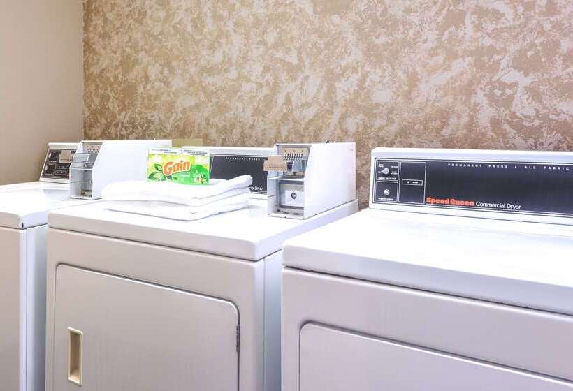 فندق على الطريق Super 8 By Wyndham Potosi