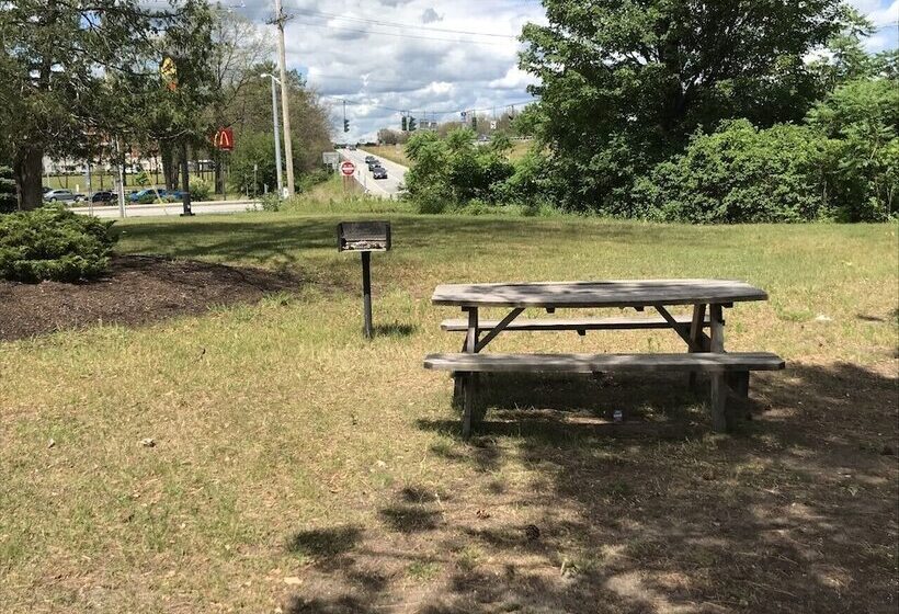 汽车旅馆  Super 8 By Wyndham Queensbury Glen Falls, Lake George Area