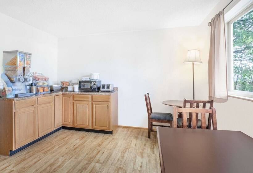 モーテル Super 8 By Wyndham Queensbury Glen Falls, Lake George Area