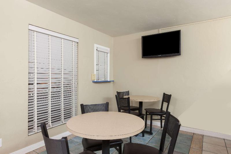 فندق على الطريق Super 8 By Wyndham Santa Barbara/goleta