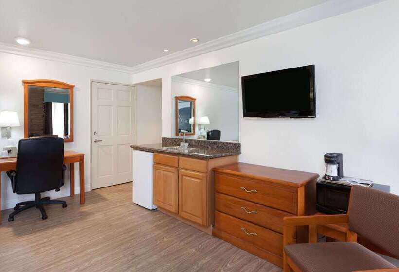 فندق على الطريق Super 8 By Wyndham Santa Clarita/valencia