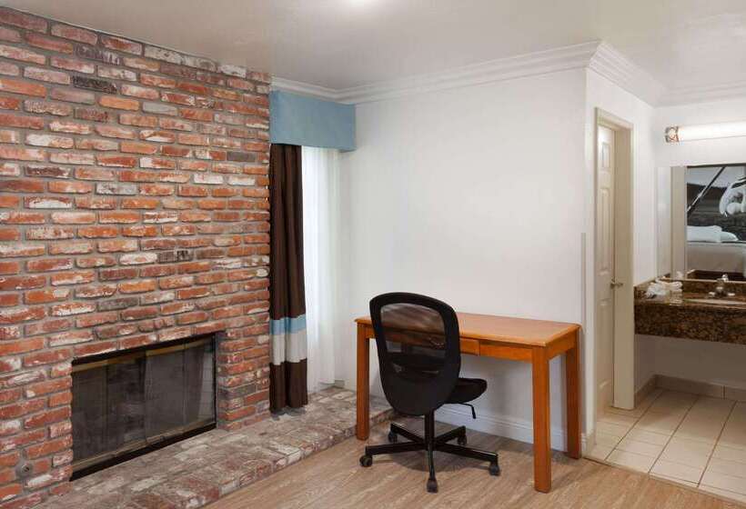 فندق على الطريق Super 8 By Wyndham Santa Clarita/valencia