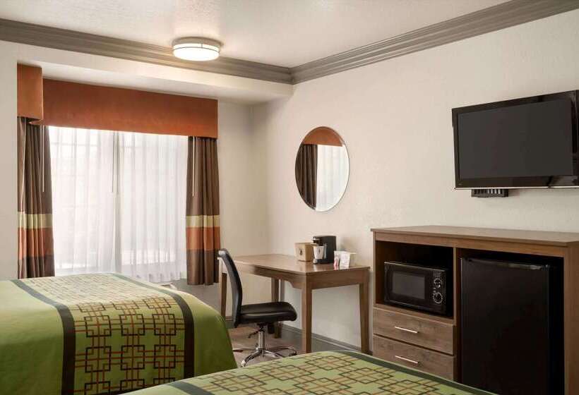 فندق على الطريق Super 8 By Wyndham Santa Clarita/valencia