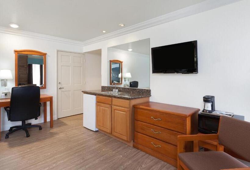 فندق على الطريق Super 8 By Wyndham Santa Clarita/valencia