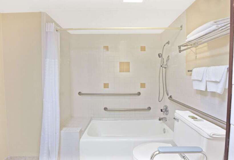 Мотель Super 8 By Wyndham Shawnee