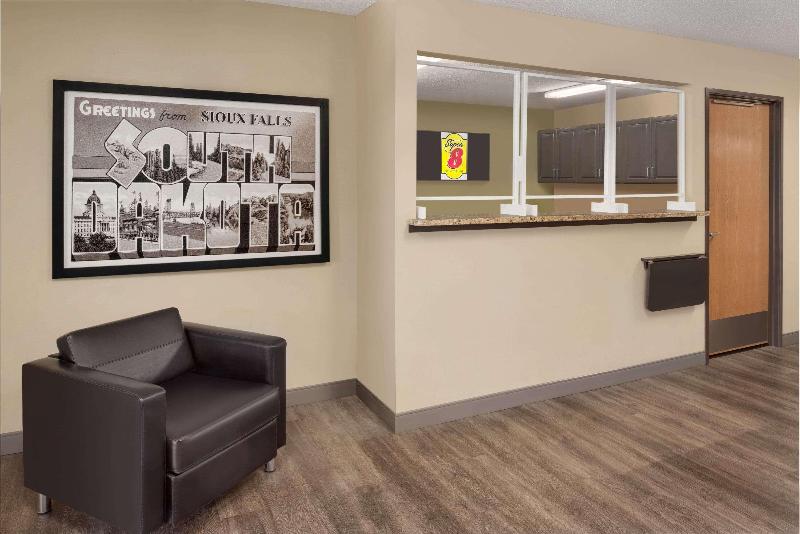 مُتل Super 8 By Wyndham Sioux Falls