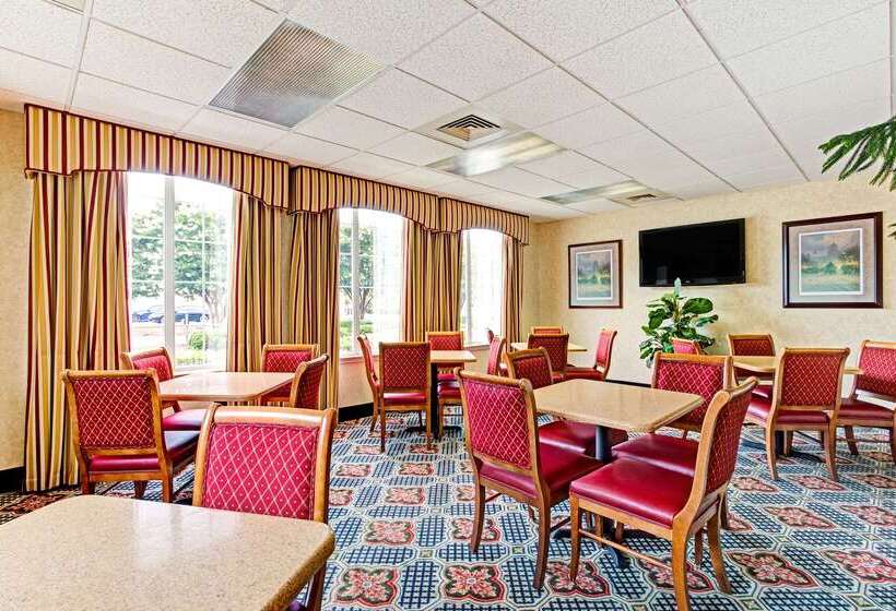 모텔 Super 8 By Wyndham Smithfield Selma