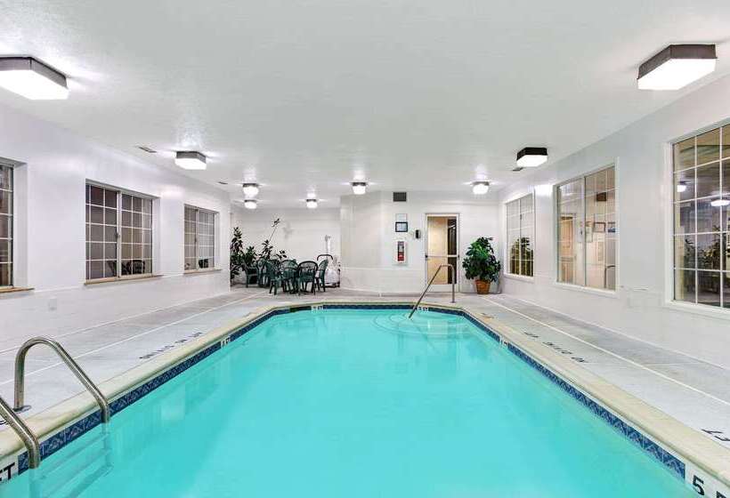 모텔 Super 8 By Wyndham Smithfield Selma