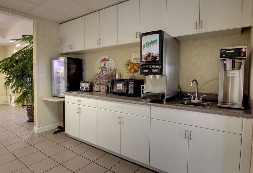 모텔 Super 8 By Wyndham Smithfield Selma