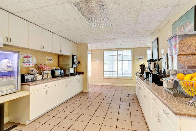 מוטל Super 8 By Wyndham Smithfield Selma