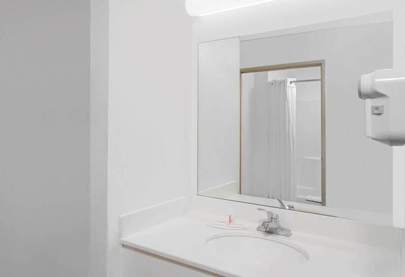 מוטל Super 8 By Wyndham Three Rivers