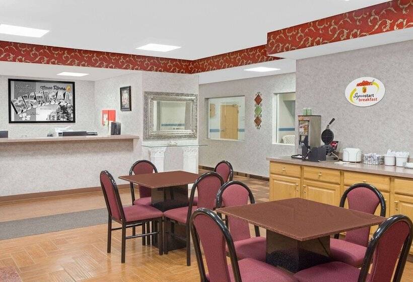 מוטל Super 8 By Wyndham Three Rivers