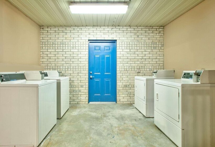 Мотель Super 8 By Wyndham Victoria / South / Hwy 59