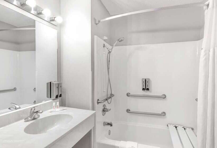 汽车旅馆 Super 8 By Wyndham Victoria/north/mall Area