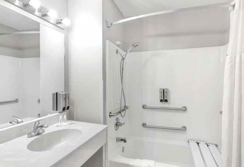 汽车旅馆 Super 8 By Wyndham Victoria/north/mall Area