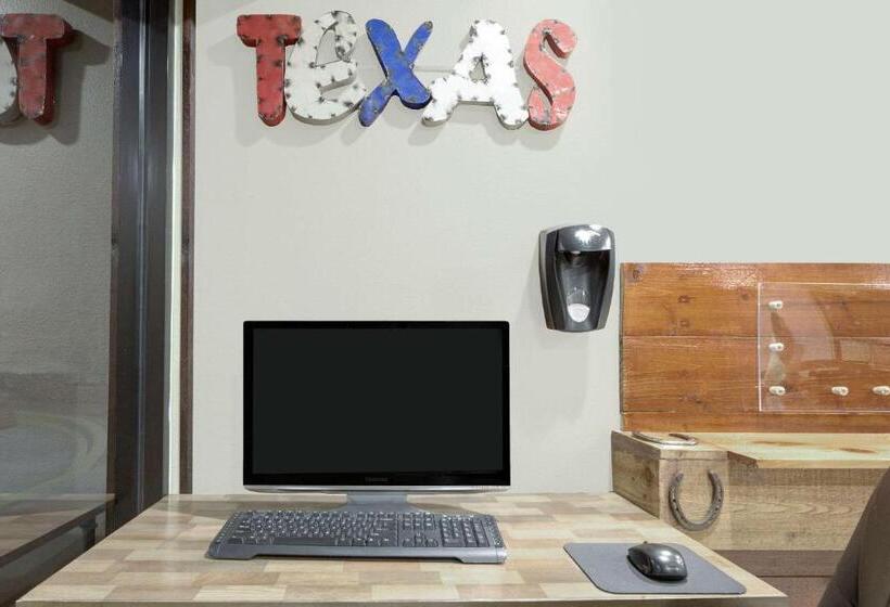 汽车旅馆 Super 8 By Wyndham Victoria/north/mall Area