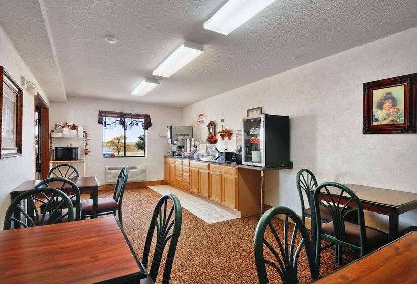 فندق على الطريق Super 8 By Wyndham Wakeeney