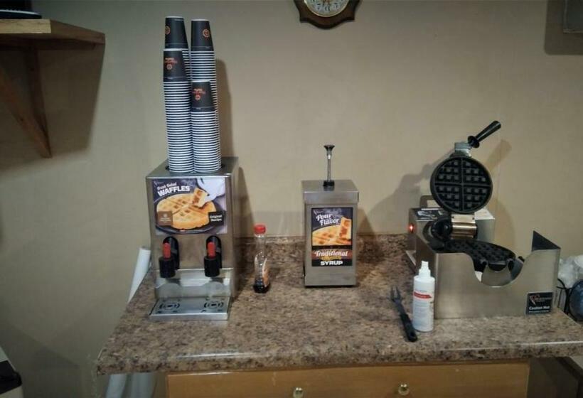 מוטל Wautoma Inn