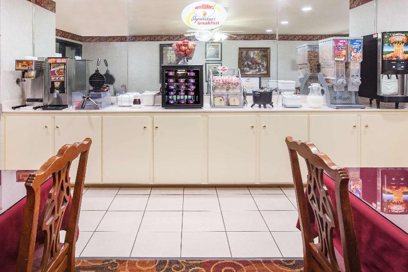 فندق على الطريق Super 8 By Wyndham White Hall