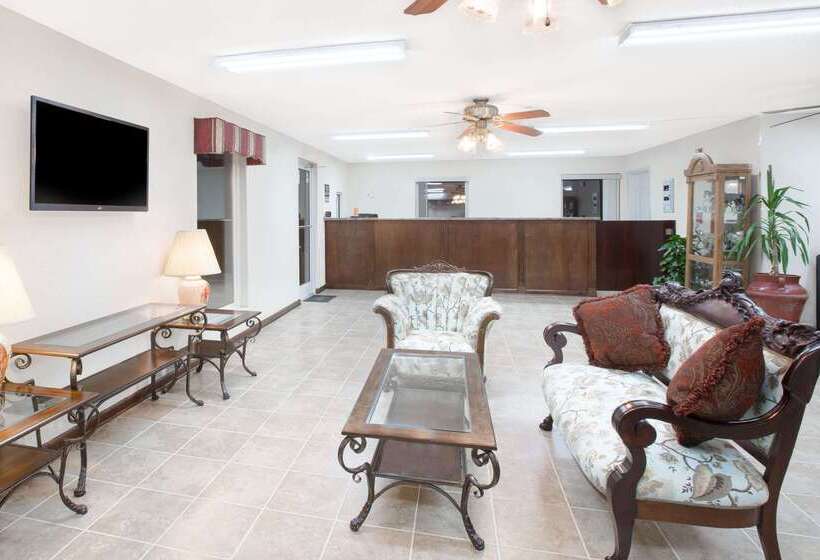 فندق على الطريق Super 8 By Wyndham Whiteville