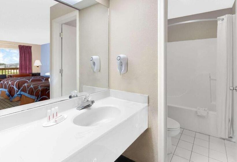 فندق على الطريق Super 8 By Wyndham Whiteville