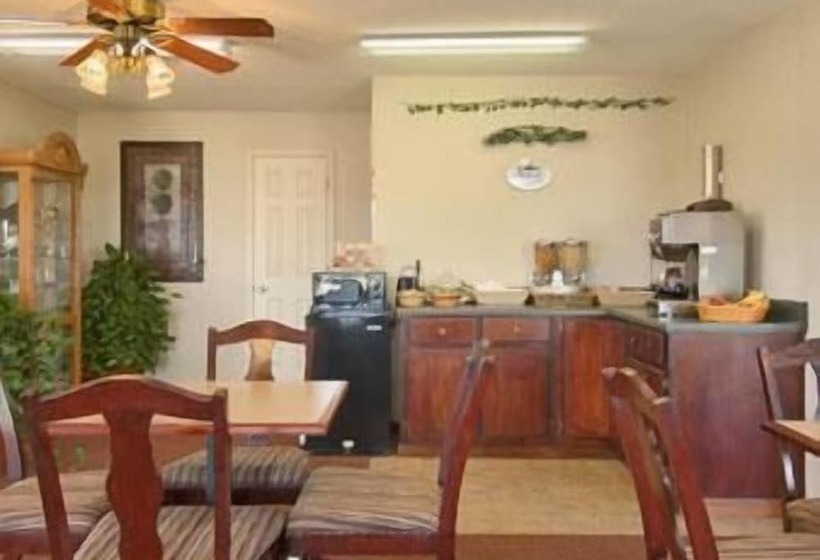 فندق على الطريق Super 8 By Wyndham Whiteville