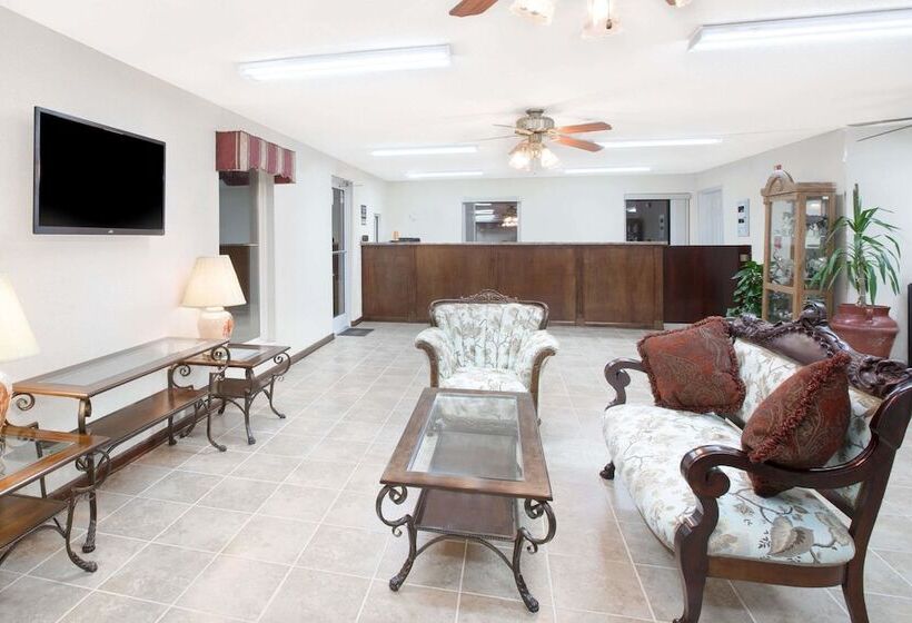 فندق على الطريق Super 8 By Wyndham Whiteville