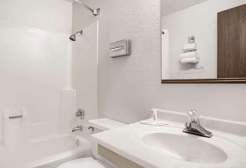 فندق على الطريق Super 8 By Wyndham Willmar