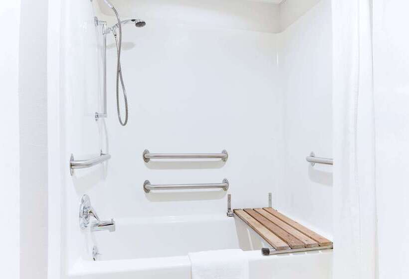 فندق على الطريق Super 8 By Wyndham Oelwein