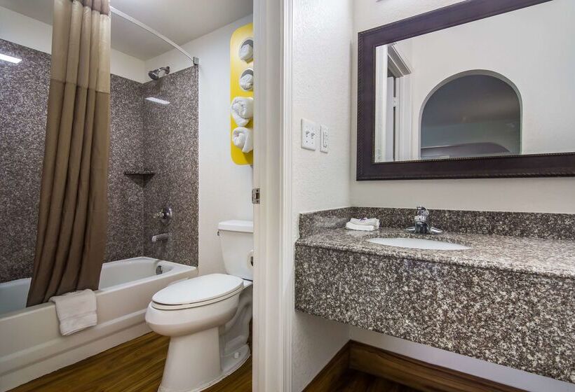 Motel 6 Pensacola, Fl   Nas