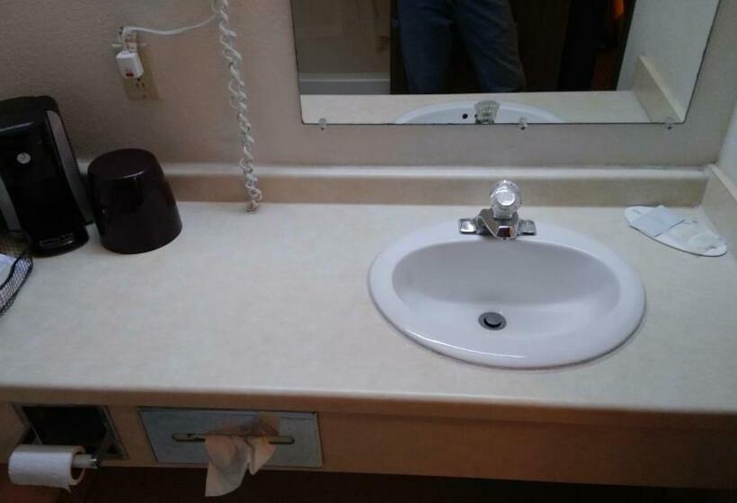 מוטל Wautoma Inn