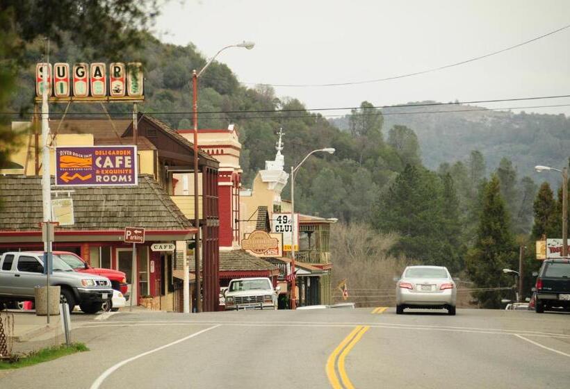 فندق على الطريق The Monarch Inn