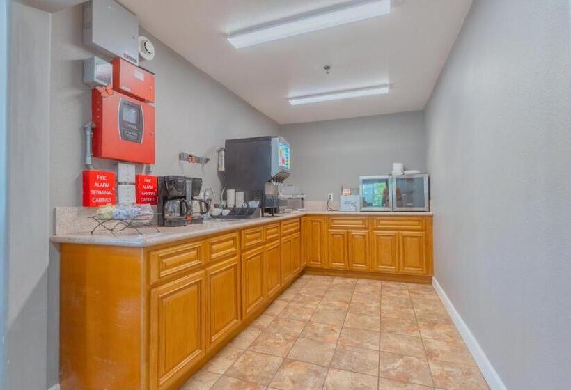 فندق على الطريق The Monarch Inn