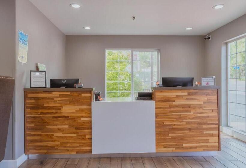 فندق على الطريق The Monarch Inn